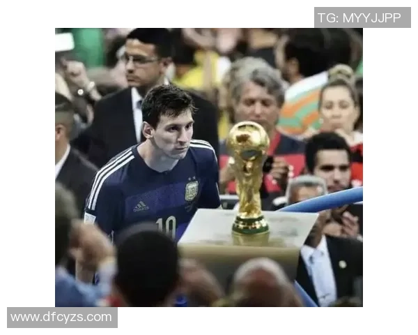 足球传奇：探秘球星成长的野球场与初心之地